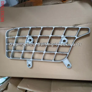 MC937840 Step Lower for Mitsubishi Fuso Fv515